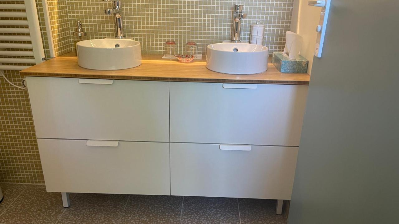 Au Coeur Du Vieux Toulon Au Calme Appartement Renove Climatise Confortable Etage Eleve Avec Ascenseur Proche Parking Et Toutes Commodites Exterior photo