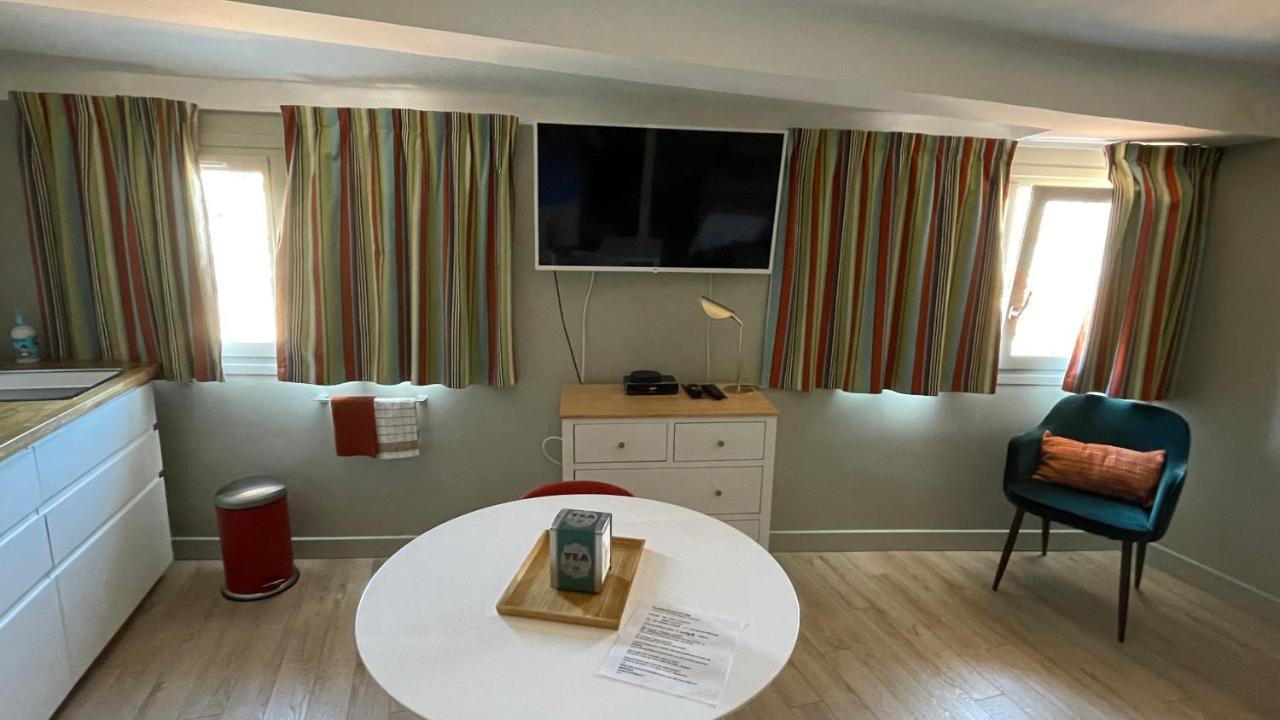 Au Coeur Du Vieux Toulon Au Calme Appartement Renove Climatise Confortable Etage Eleve Avec Ascenseur Proche Parking Et Toutes Commodites Exterior photo